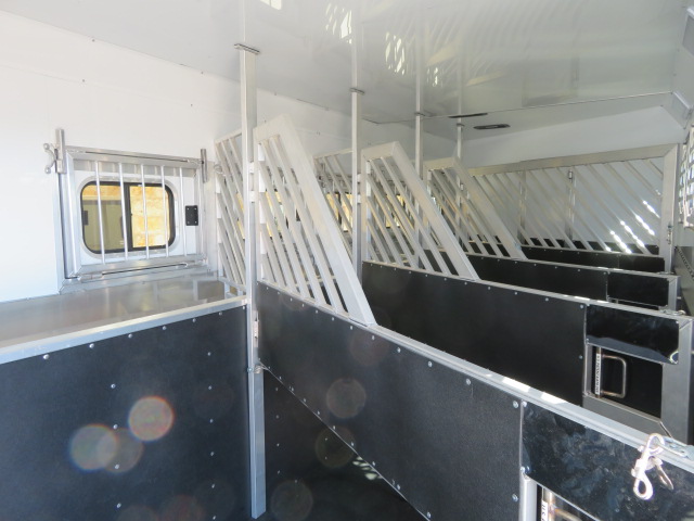 2024-Twister-5-Horse-Side-Load-Gooseneck-Trailer-with-13'6