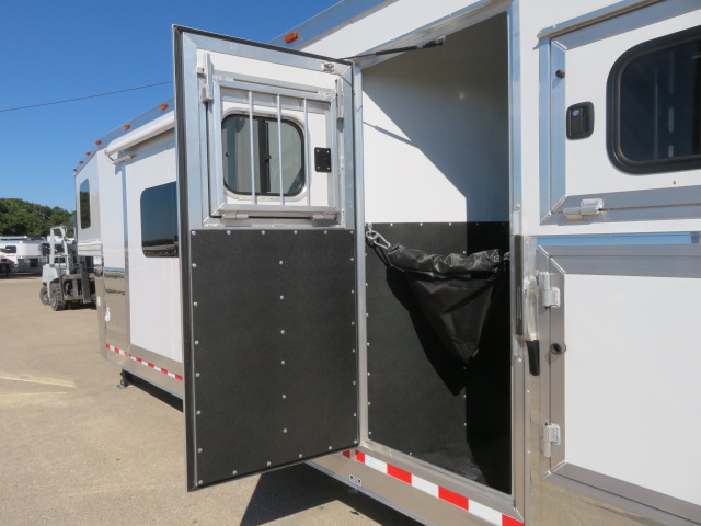 2024-Twister-5-Horse-Side-Load-Gooseneck-Trailer-with-13'6
