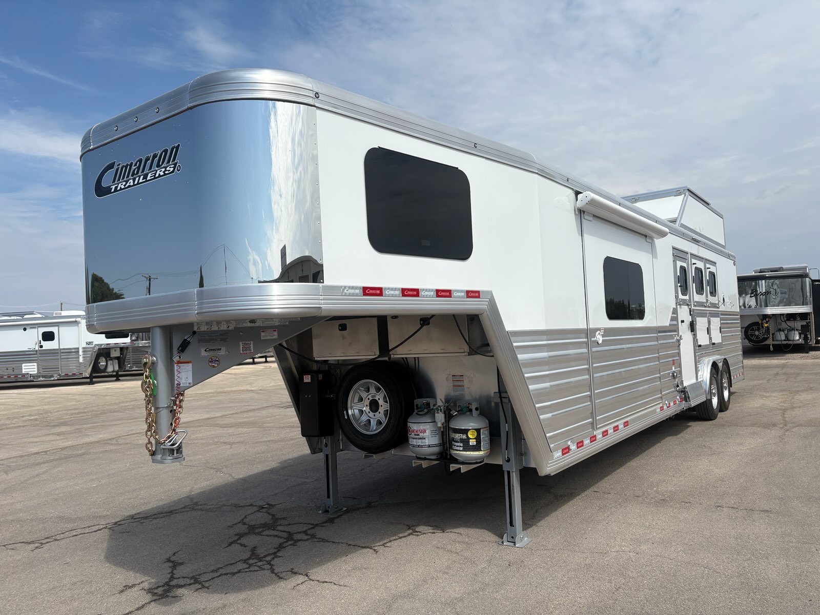 2027 Cimarron 3 Horse Side Load With 13'6" Outlaw Conversions
